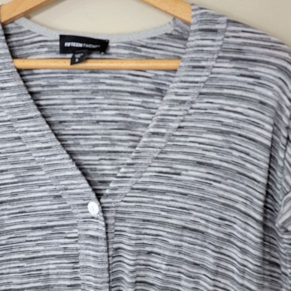 Fifteen Twenty | Gray Space Dye Striped Button V-neck Cardigan Size Small - Picture 6 of 6